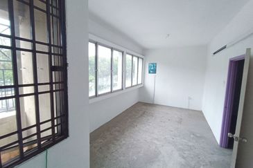 Jalan Austin Heights