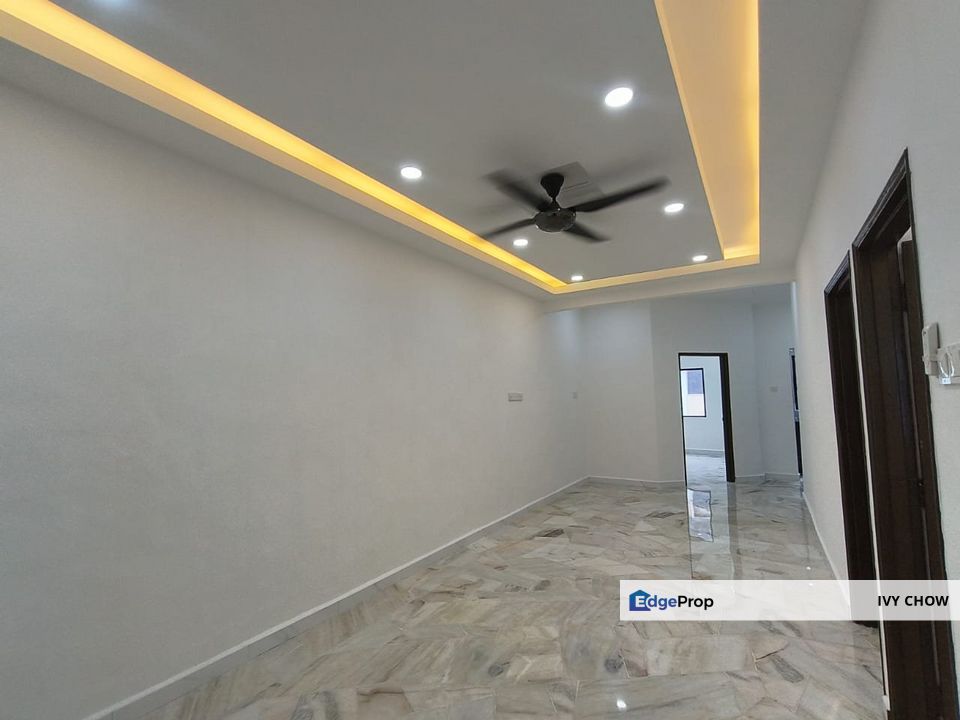 Single Storey Terrace House Taman University , Johor, Skudai