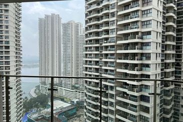 Baypoint @ Country Garden Danga Bay