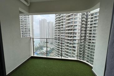 Baypoint @ Country Garden Danga Bay