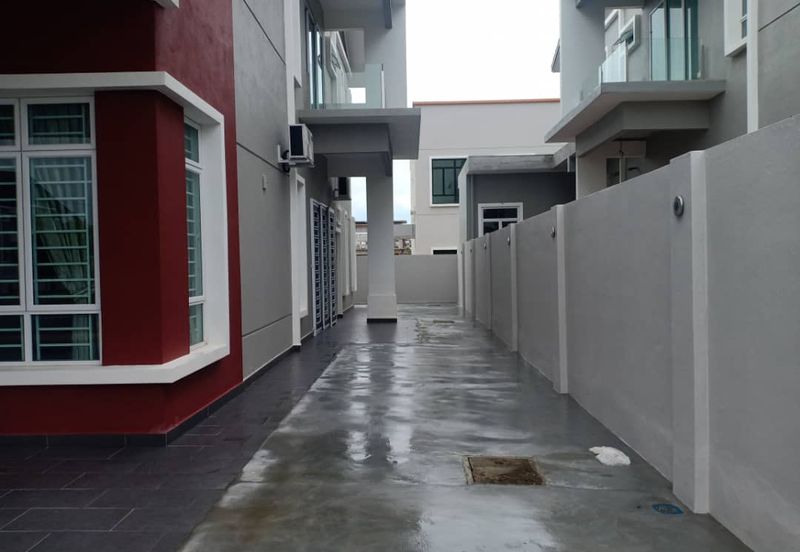 Semi D Taman Kluang Perdana