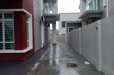 Semi D Taman Kluang Perdana