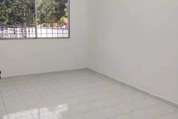 Fully renovated Tmn Nilam