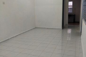 Fully renovated Tmn Nilam