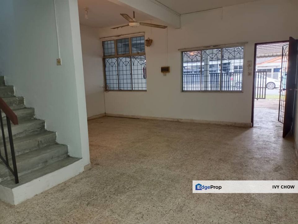 Double Storey Terrace House Taman Kluang Barat, Johor, Kluang
