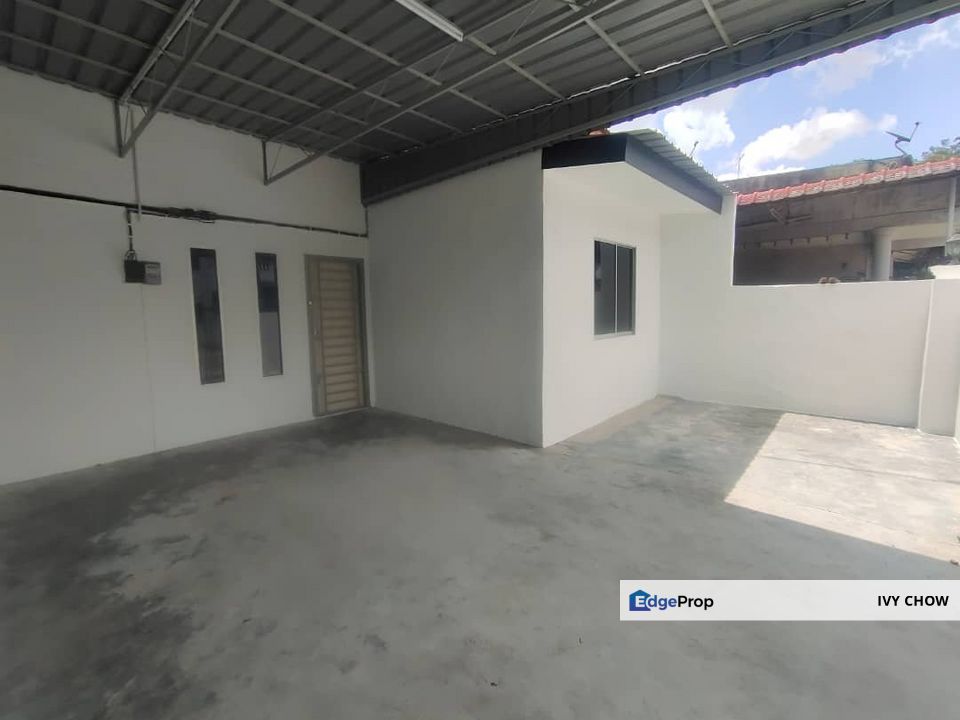 Taman Kluang Barat Double Storey , Johor, Kluang