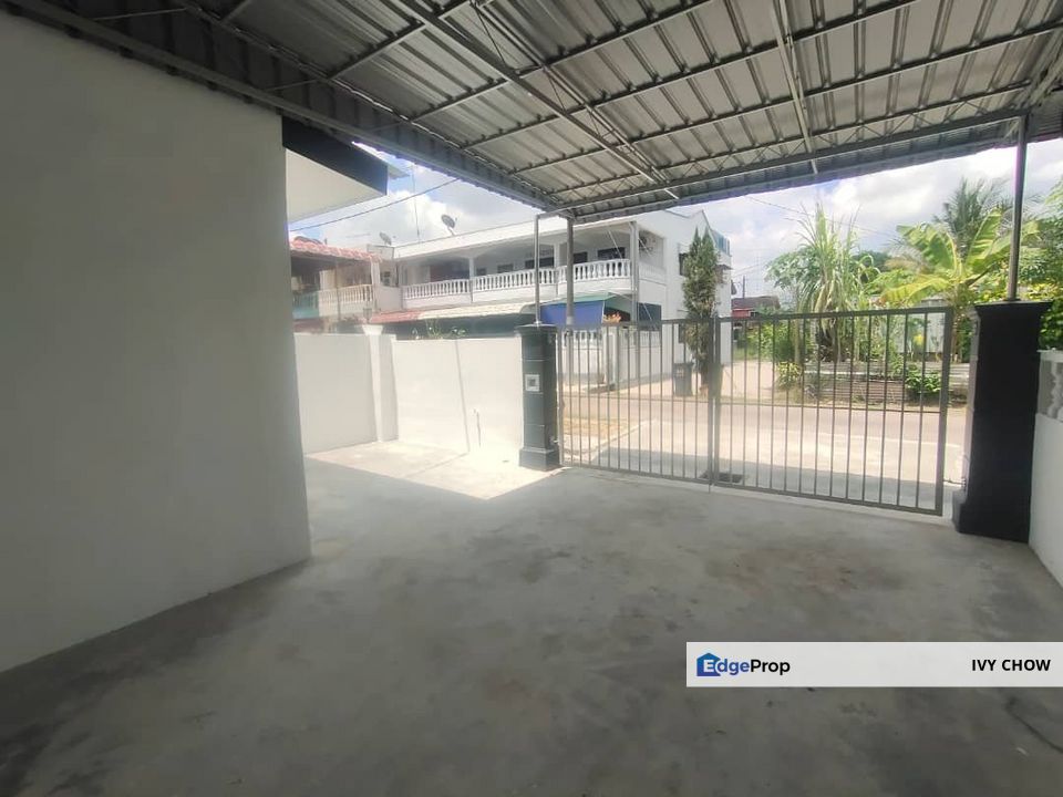Taman Kluang Barat Double Storey , Johor, Kluang