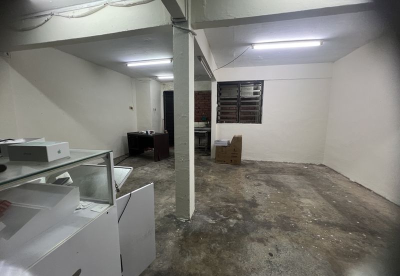 Tun Aminah Flat Ground Floor Shop for rent 