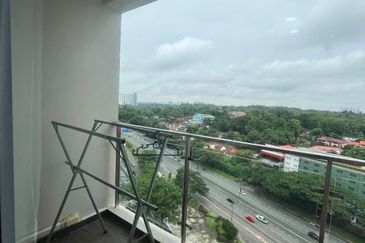 Baypoint @ Country Garden Danga Bay