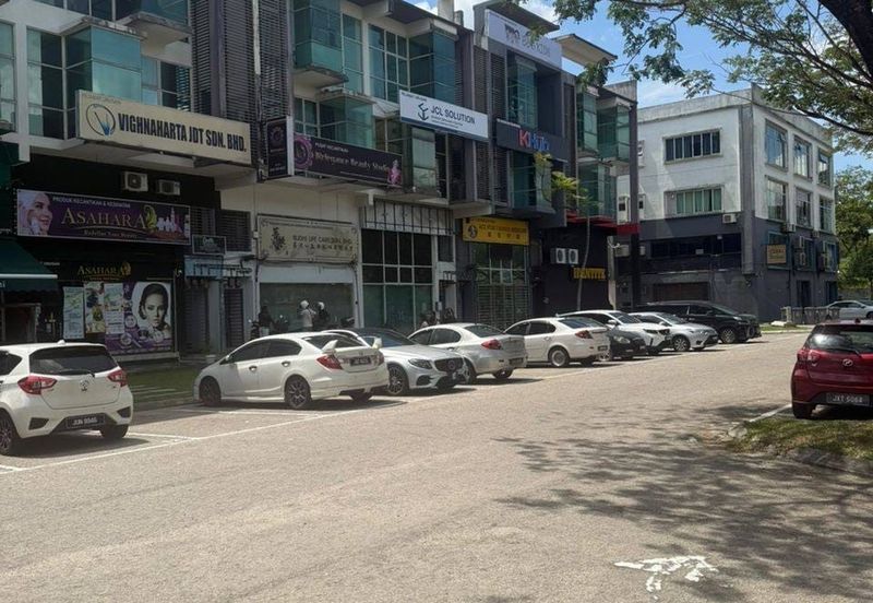 Pusat Perdagangan Danga Utama