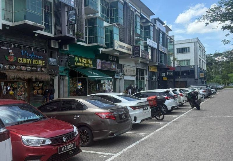 Pusat Perdagangan Danga Utama