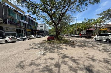 Pusat Perdagangan Danga Utama