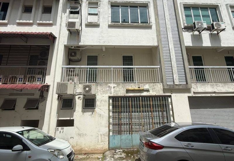 Pusat Perdagangan Danga Utama