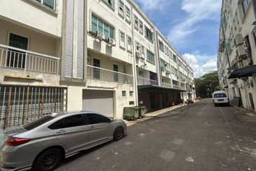 Pusat Perdagangan Danga Utama