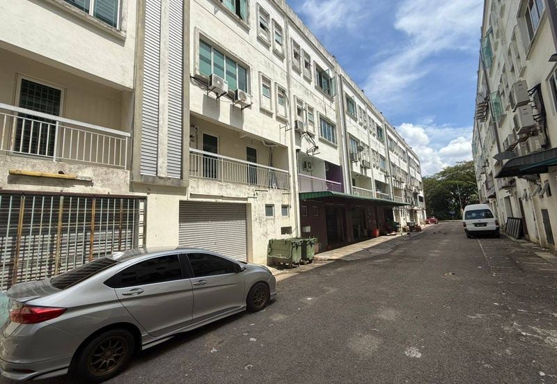 Pusat Perdagangan Danga Utama