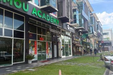 Pusat Perdagangan Danga Utama