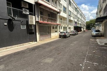 Pusat Perdagangan Danga Utama