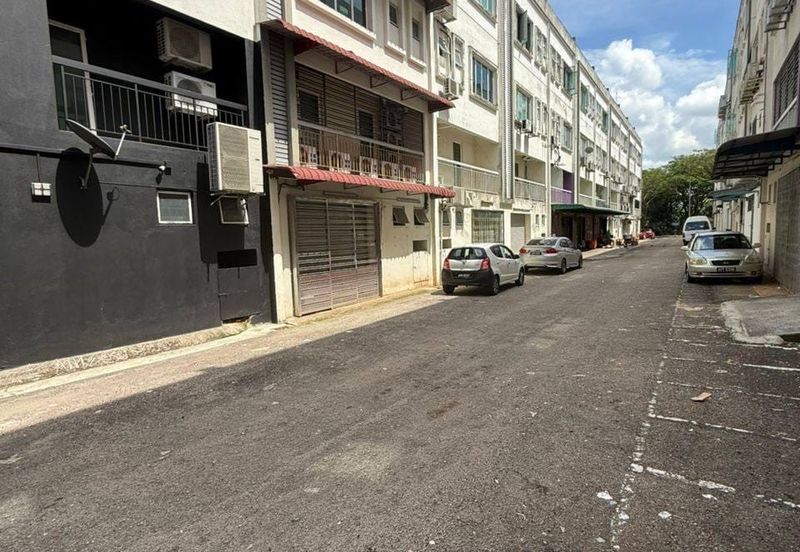 Pusat Perdagangan Danga Utama