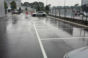 bukit Indah Commercial Office for rent 