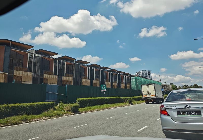 Bukit Indah prime 2 shop for rent 