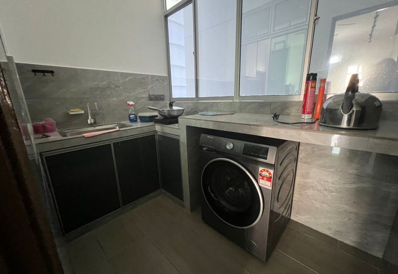 SKS Habitat Apartment, Larkin