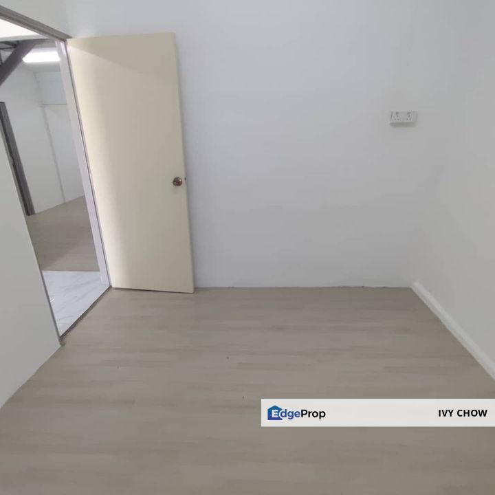 Full loan Taman Kluang Barat 5bedroom , Johor, Kluang