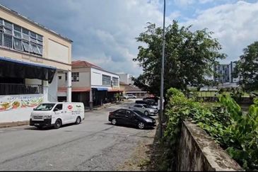 LAND FOR RENT – Desa Cahaya, Cheras  Strategic Location Near SJK (C) Connaught 2