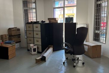 Sublet 1st floor office @ Jalan Nanas， Klang