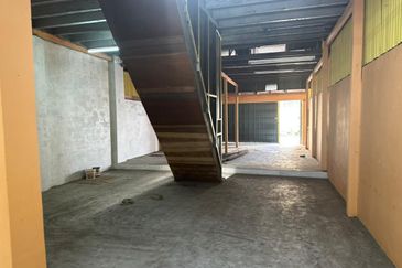 Shop Lot @ Main Road Banting Town for rent!