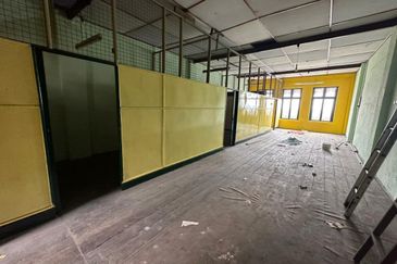 Shop Lot @ Main Road Banting Town for rent!