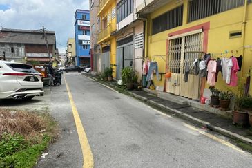 Shop Lot @ Main Road Banting Town for rent!