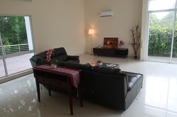 IOI Beverly Row @ IOI Resort City