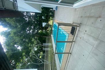 IOI Beverly Row @ IOI Resort City