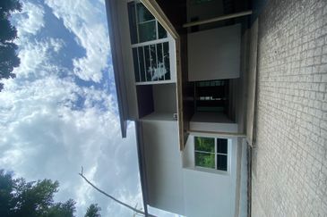 IOI Beverly Row @ IOI Resort City