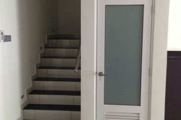 Puteri 10, 2.5sty Beautifully Renovated, Must view