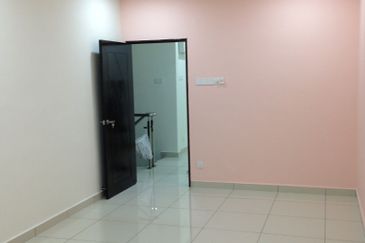 Puteri 10, 2.5sty Beautifully Renovated, Must view