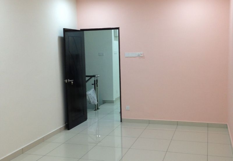 Puteri 10, 2.5sty Beautifully Renovated, Must view