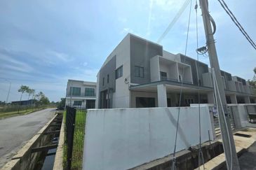 TAMAN KUANTAN JAYA KAMPUNG PAK MAHAT