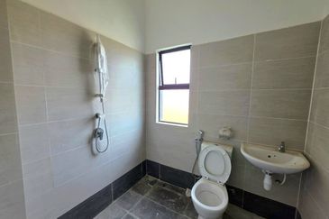 TAMAN KUANTAN JAYA KAMPUNG PAK MAHAT