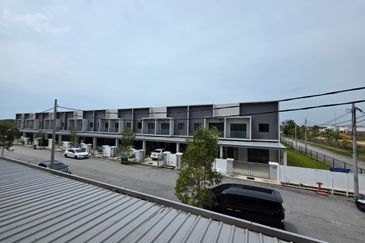 TAMAN KUANTAN JAYA KAMPUNG PAK MAHAT