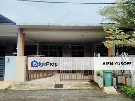 Teres Setingkat Tiram Indera Mahkota near to Kampung Padang, Pahang, Kuantan