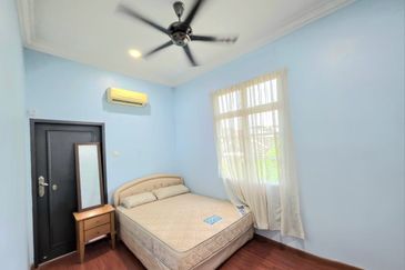 Banglo 2 Tingkat Jalan Hilir Istana Kubang Kerian near to Wakaf Stan