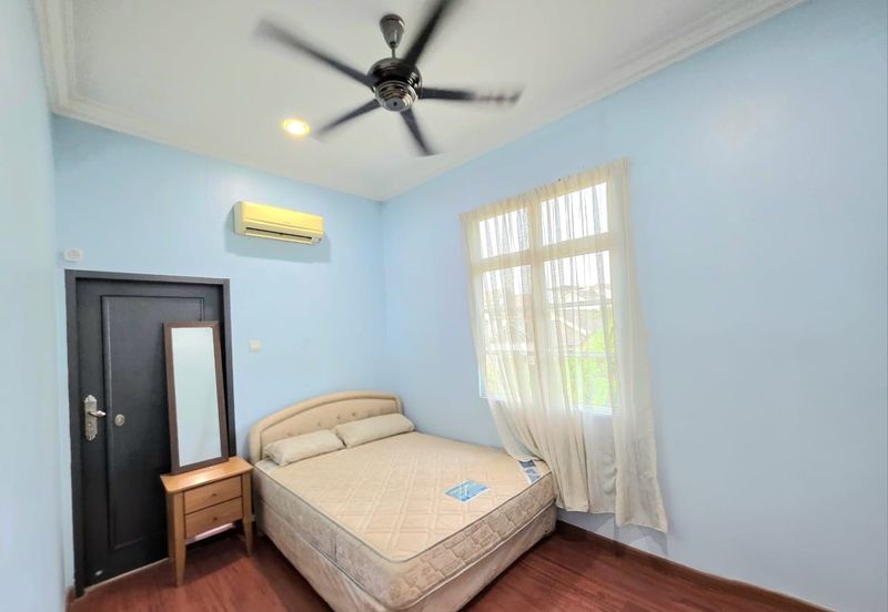 Banglo 2 Tingkat Jalan Hilir Istana Kubang Kerian near to Wakaf Stan