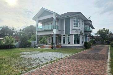 Banglo 2 Tingkat Jalan Hilir Istana Kubang Kerian near to Wakaf Stan