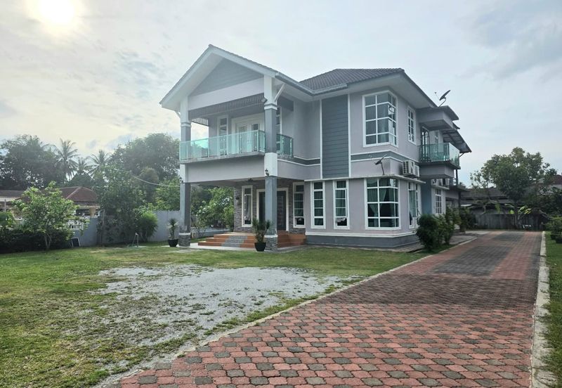 Banglo 2 Tingkat Jalan Hilir Istana Kubang Kerian near to Wakaf Stan