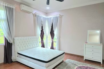 Banglo 2 Tingkat Jalan Hilir Istana Kubang Kerian near to Wakaf Stan