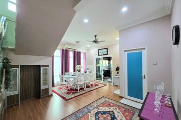 Banglo 2 Tingkat Jalan Hilir Istana Kubang Kerian near to Wakaf Stan