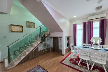 Banglo 2 Tingkat Jalan Hilir Istana Kubang Kerian near to Wakaf Stan