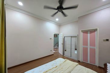 Banglo 2 Tingkat Jalan Hilir Istana Kubang Kerian near to Wakaf Stan