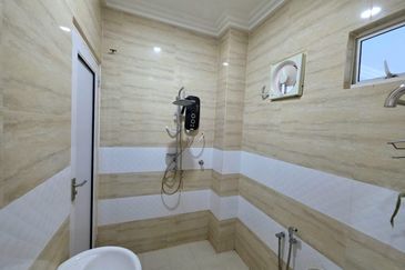 Banglo 2 Tingkat Jalan Hilir Istana Kubang Kerian near to Wakaf Stan